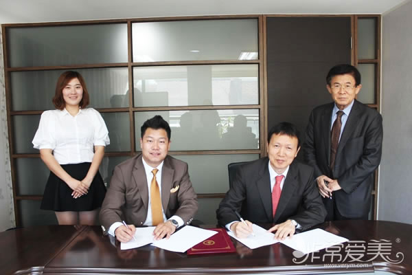 非常愛美網總裁鄭朝峰先生與錦聲律師事務所簽署常年律師顧問協議 非常愛美網總裁鄭朝峰先生與錦聲律師事務所簽署常年律師顧問協議