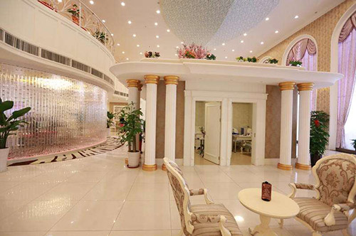上海天大整形美容医院一楼大厅和咨询室