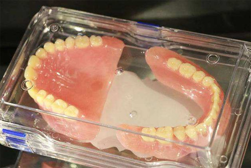 吸附性义齿模型