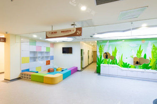 青岛青大口腔儿童候诊区