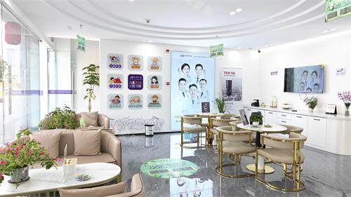 昆明长鹏口腔（融创店）内部大厅环境