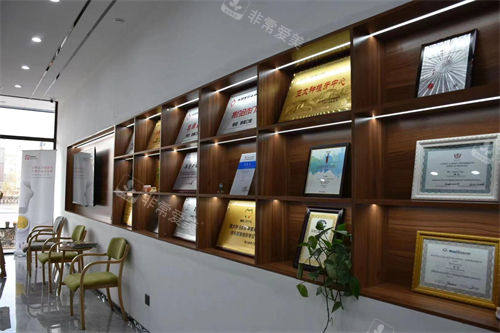 鞍山臻爱口腔铁东部展示柜