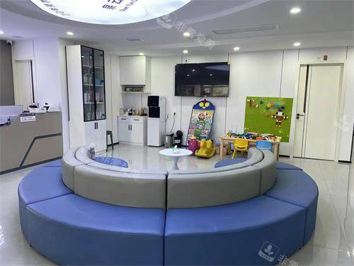 青岛泉云口腔王台2店休息区环境