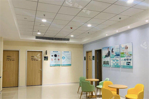 鹤山爱尔新希望眼科医院诊区
