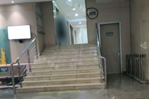 哈尔滨爱尔眼科医院楼梯
