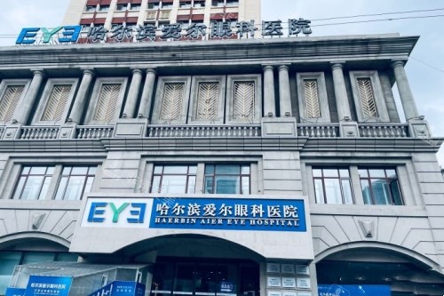 眼睛近视看不清卡通一览图