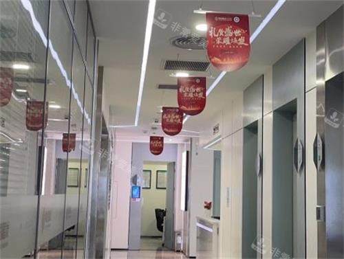 深圳青逸植发楼道