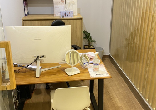 韩国Dayone皮肤科不是一家流水线皮肤科，设备全医生也很负责近两年口碑很不错！