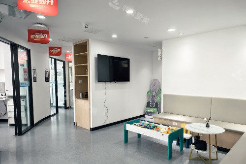 青岛坤昊口腔盛世江山店候诊大厅