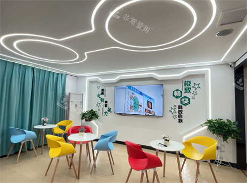 济宁京合眼科医院休息区