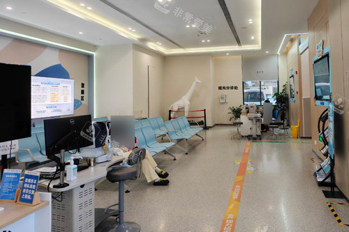 南宁爱尔眼科视光分诊区