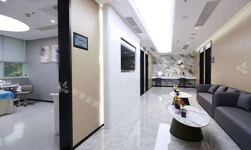 广州家庭医生医院诊室外等候