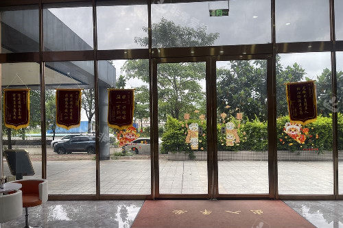 中山德斯口腔大门口环境图