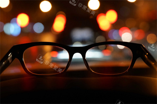 散光眼睛看到的灯光