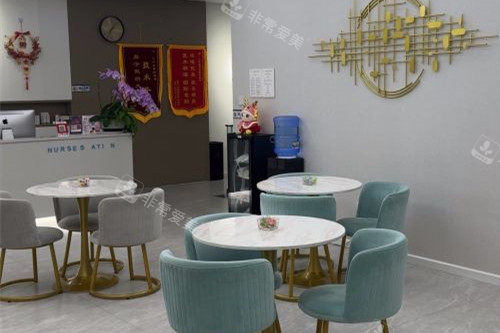 三亚爱丽丝口腔候诊区