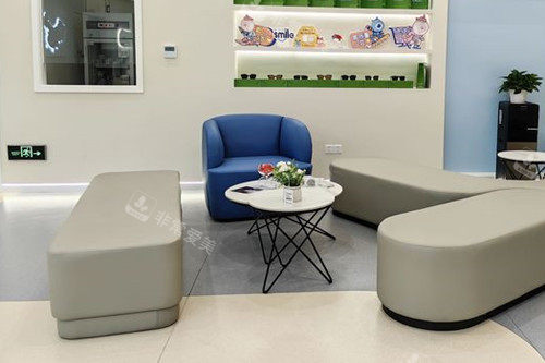 上海柠盟眼科门诊内部一角