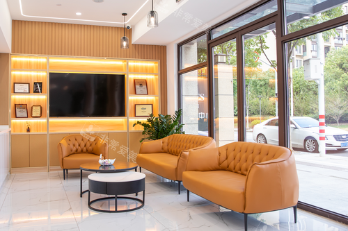 上海同洁口腔青浦店候诊区