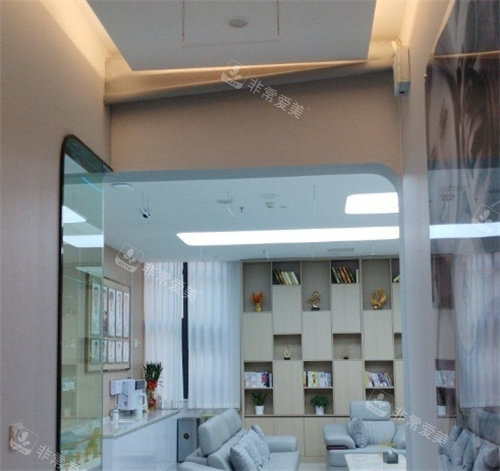 洪湖中山口腔休息室