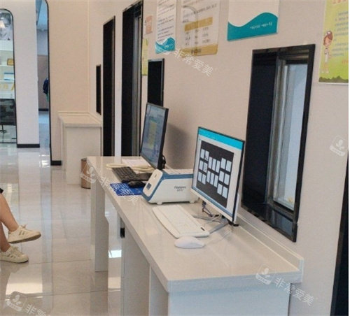 洪湖中山口腔大厅内部环境