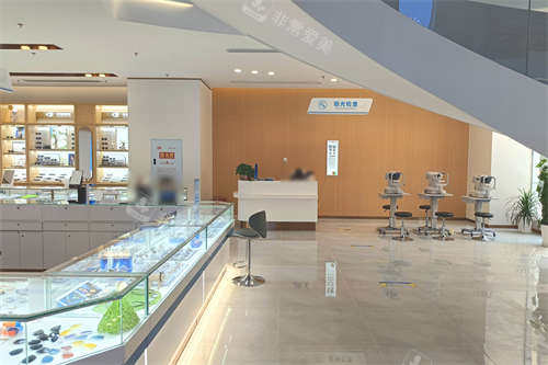 重庆华厦渝州眼科医院配镜区环境