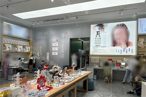 深圳瞳悦明恒裕眼科大厅环境