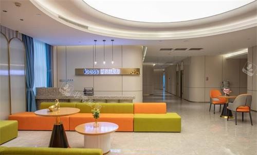 南宁佰视佳眼科医院大厅休息区