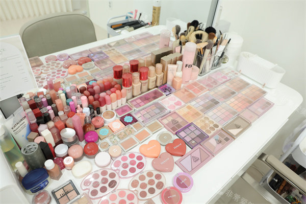 韩国Ohn Studio稳工作室化妆台展示