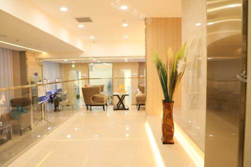 北京碧莲盛植发二楼大厅内部