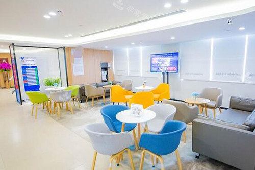 深圳深东爱尔眼科医院等候区