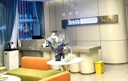 南宁佰视佳眼科服务台环境