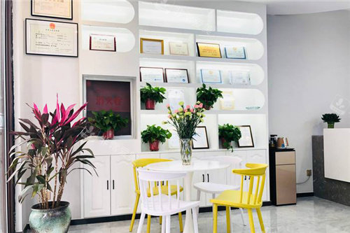 郑州正美口腔大厅休息区