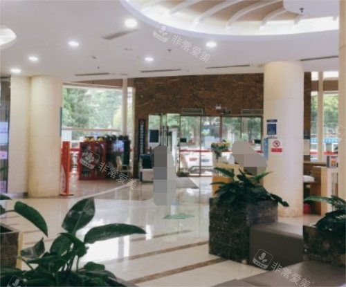 深圳港龙妇产医院大厅