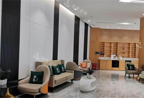 深圳港龙妇产医院休息区