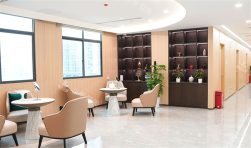 深圳港龙妇产医院休息等待区