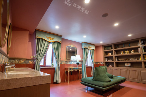 哈尔滨昆仑爱颜医疗美容美容室图