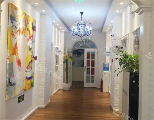 北京三仁医疗美容走廊一角