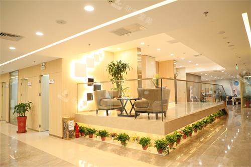 北京碧莲盛植发一楼大厅治疗环境