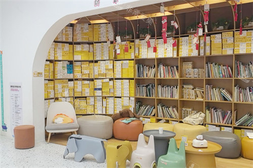 重庆多乐儿童口腔万象门诊阅读区