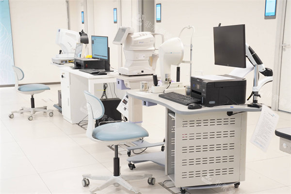 北京爱尔眼科医院眼睛检查设备