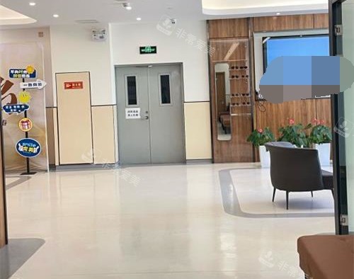 北京朝聚眼科的大厅环境