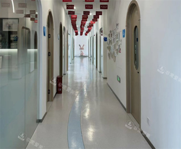 重庆中新美尔口腔走廊环境