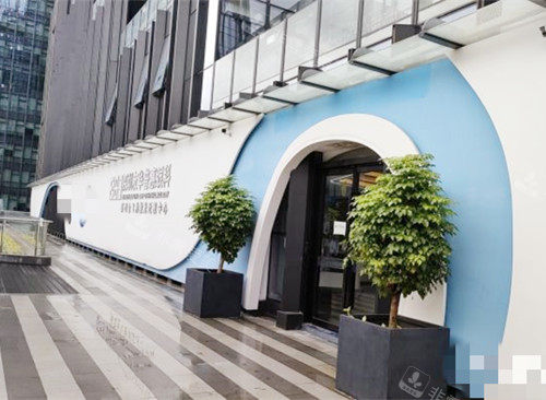 深圳友华普惠眼科门口