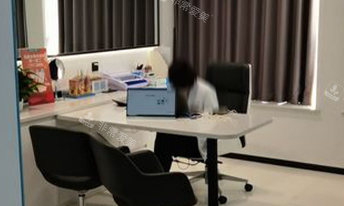 北京雍禾植发面诊区