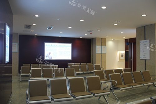 南昌新视界眼科白内障候诊区