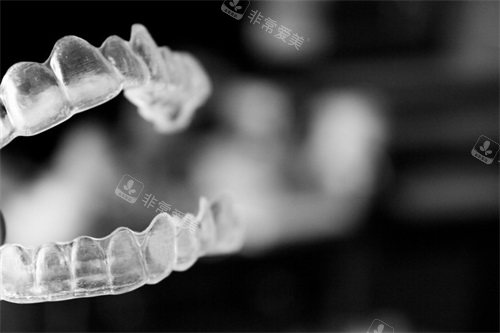 隐形矫正牙套实物展示图