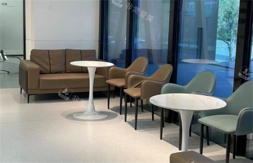 济南众牙口腔等待区