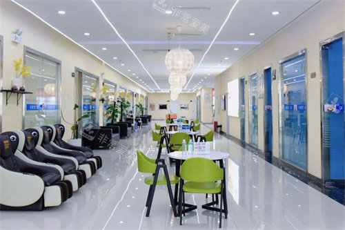 成都华圣艺口腔医院诊区