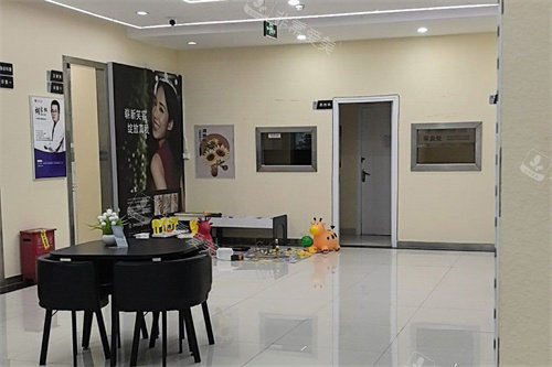成都华圣艺口腔医院大厅环境
