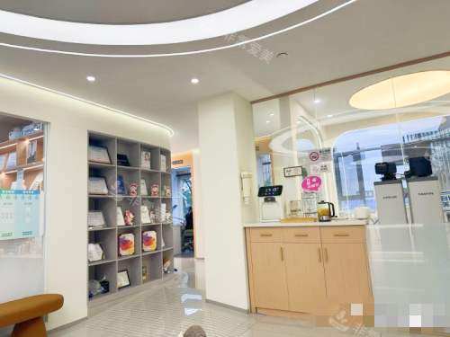 成都铂灵口腔明城门诊环境