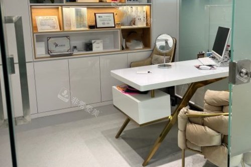 成都熙朵植發(fā)面診室 成都熙朵植發(fā)面診室